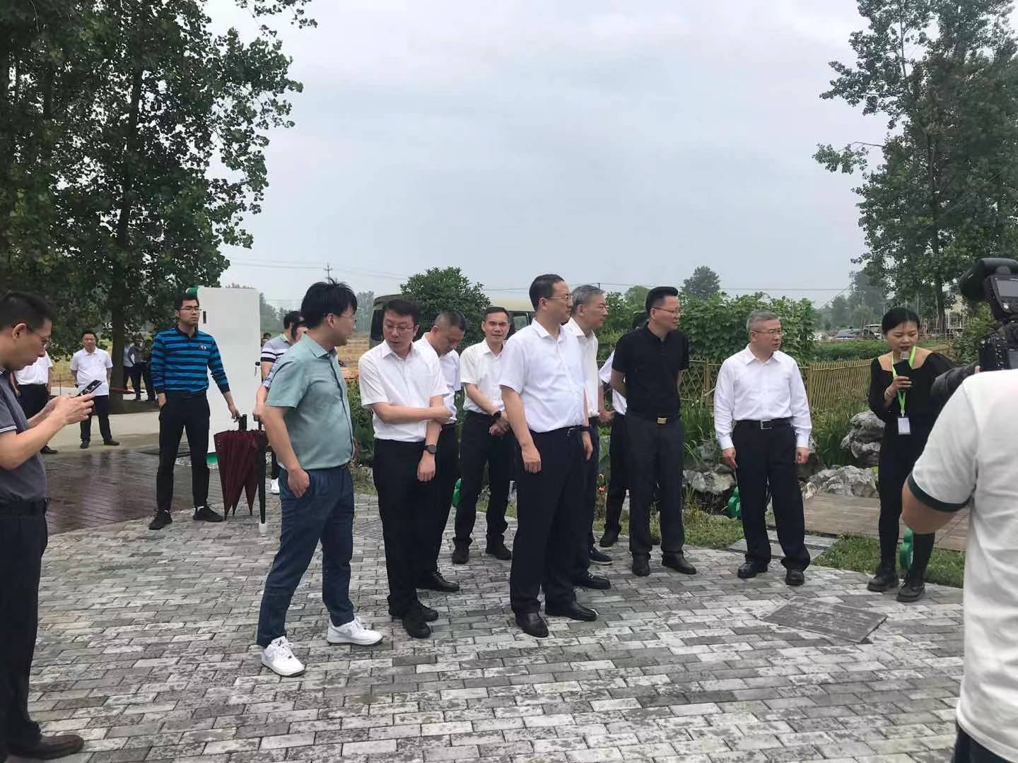 2021年6月3日，时任浙江省人民政府党组成员、副省长徐文光亲临问源环保梅蓉村农村生活污水处理设施现场进行调研。