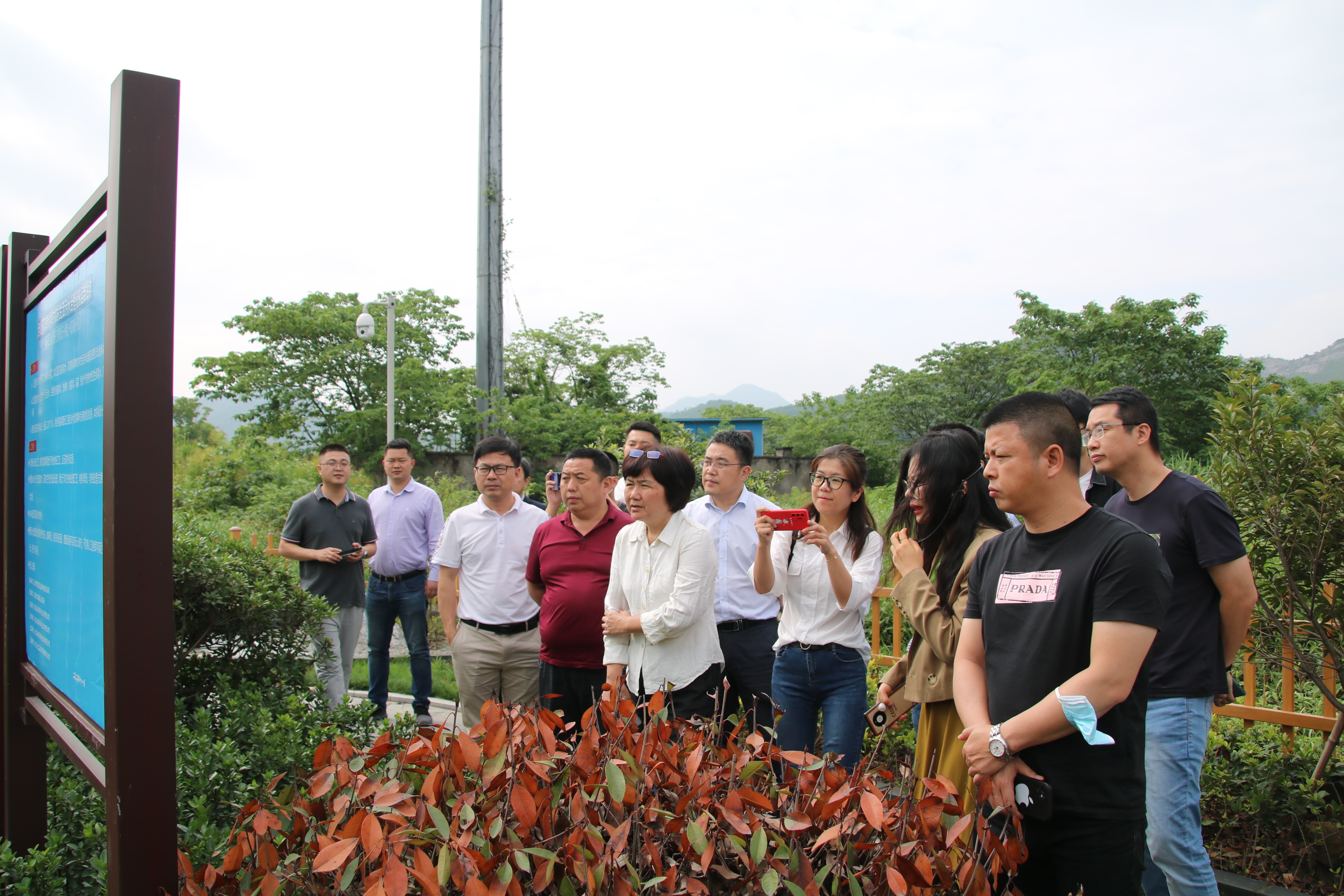 2021年5月17日，厦门市市政园林局总工程师王艳艳一行考察问源环保湖埠村农污项目。